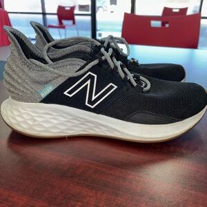 New Balance Fresh Foam ROAV Black Grey Women Size 8